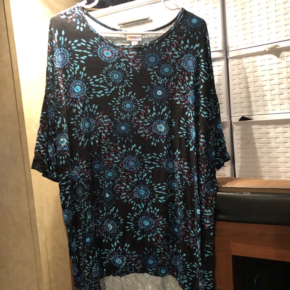 Large Lularoe top
